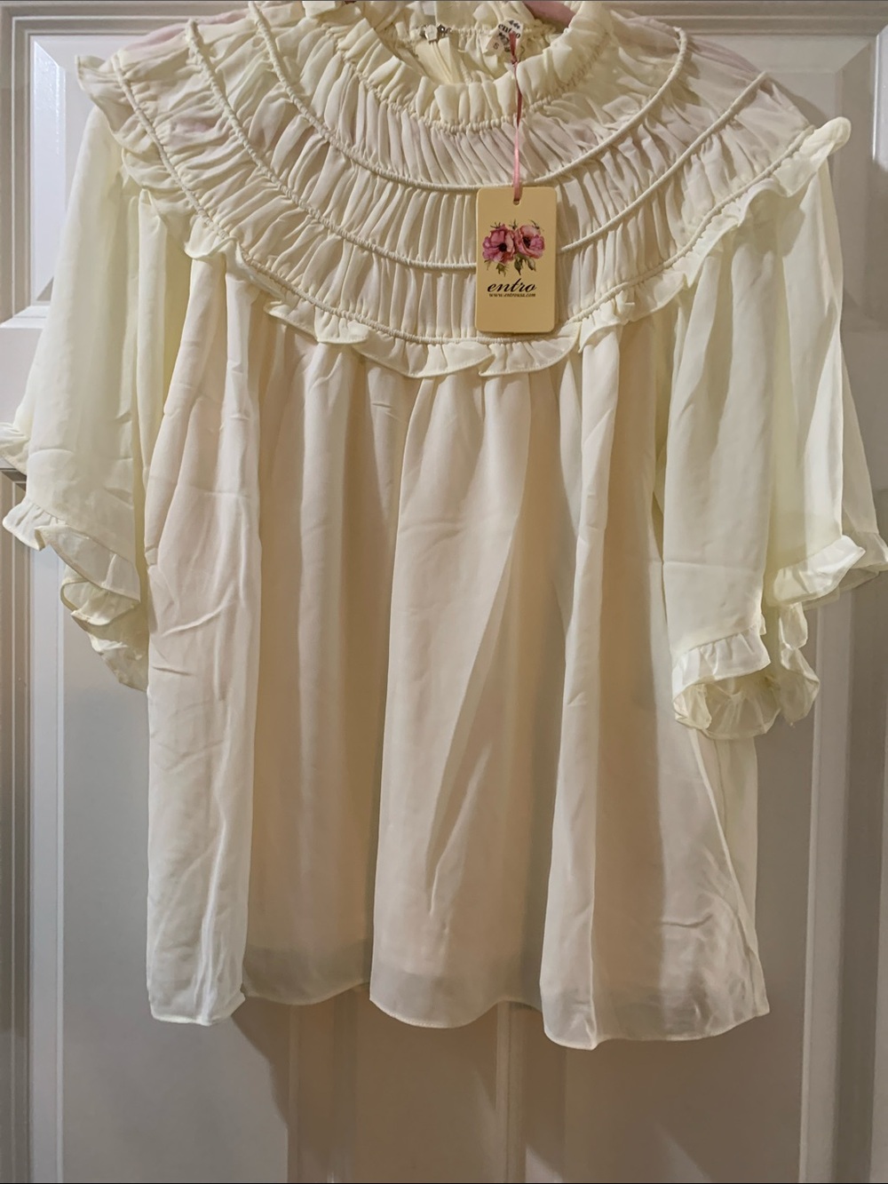 entro Women's Cream Elastic-Waist Shirt